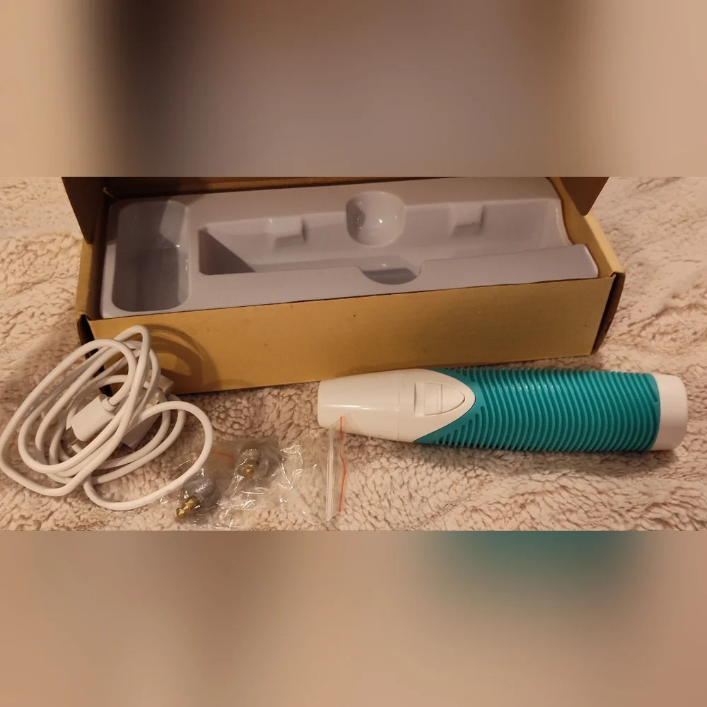 White and Teal Hair Clipper